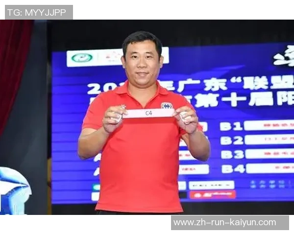 足球杨曼:从青涩少年到绿茵场上的传奇之路与梦想追逐 足球杨曼:从青涩少年到绿茵场上的传奇之路与梦想追逐